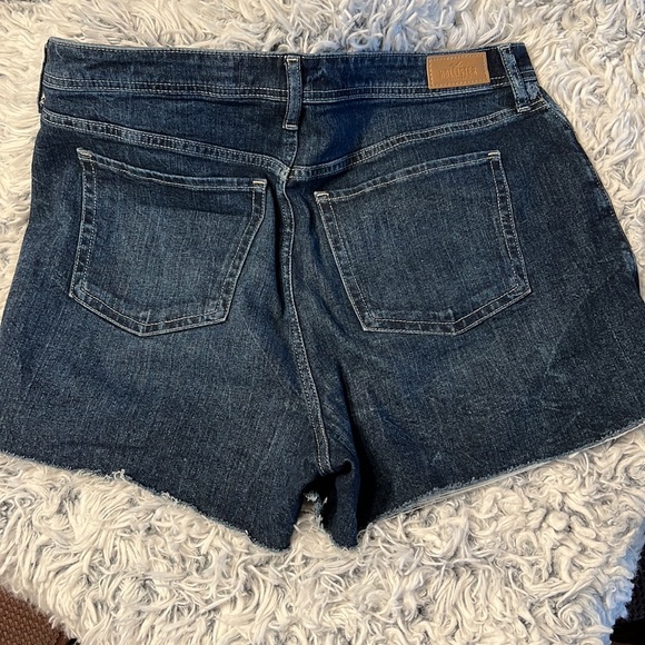 Hollister Distressed Denim Shorts - 32 - Picture 3 of 3